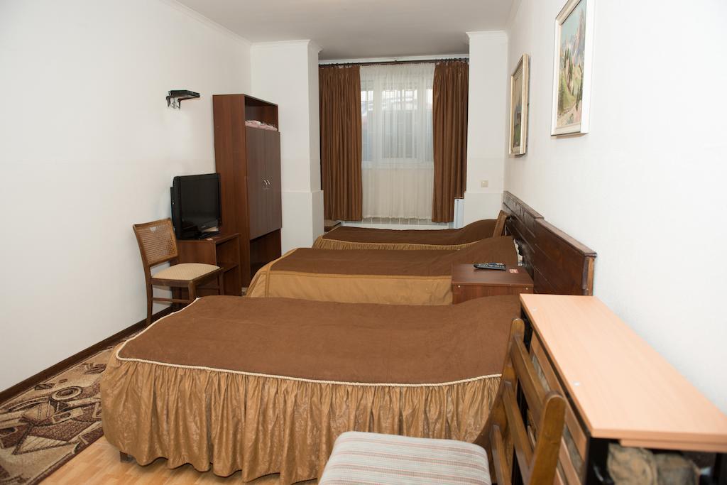 Hotel Acorn Ирпин Стая снимка