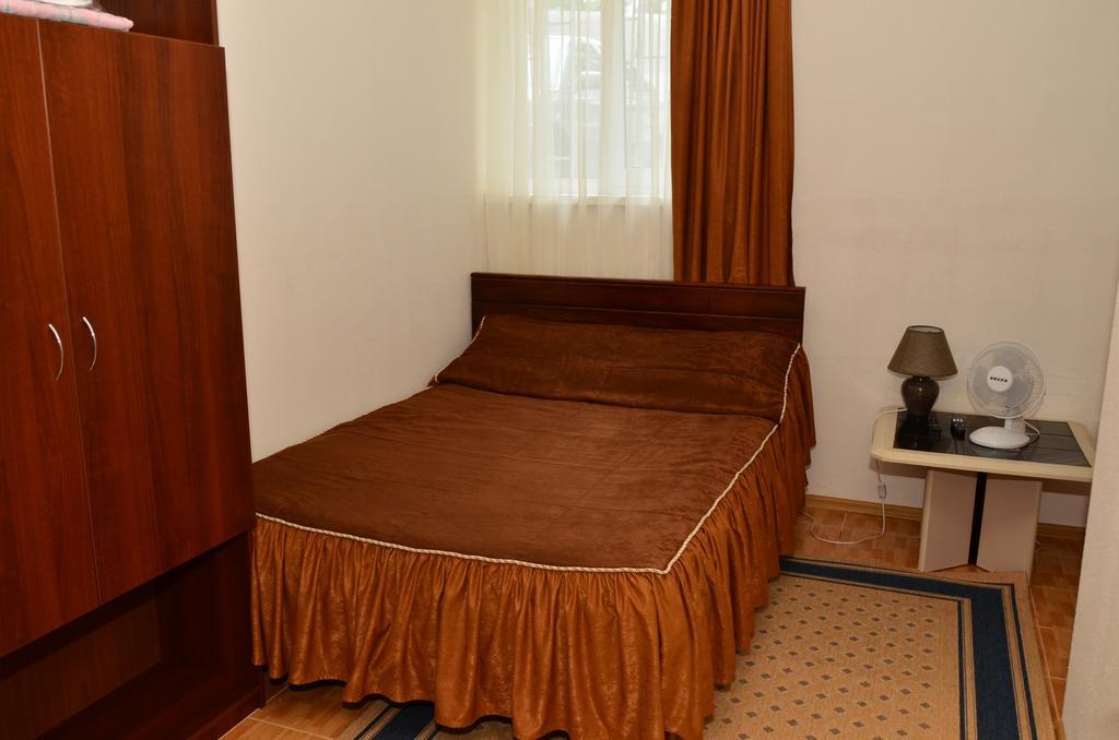 Hotel Acorn Ирпин Екстериор снимка