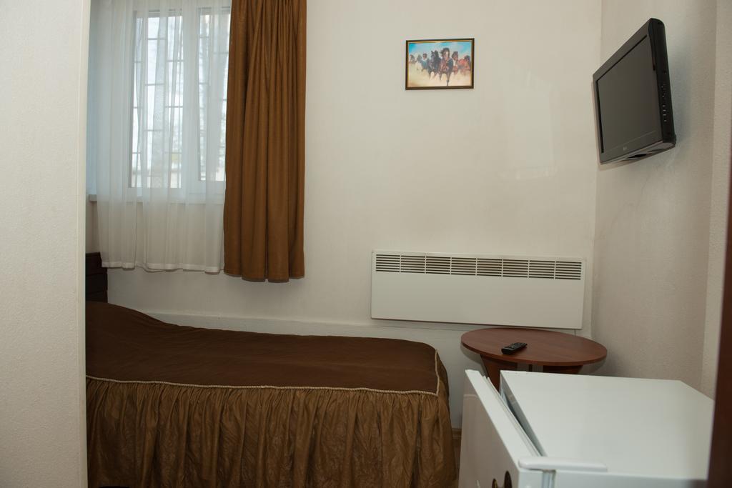 Hotel Acorn Ирпин Екстериор снимка