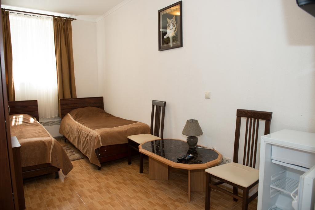 Hotel Acorn Ирпин Стая снимка