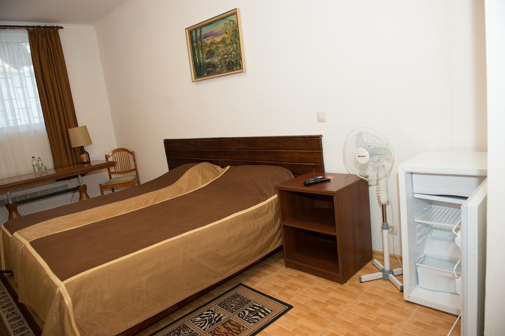 Hotel Acorn Ирпин Стая снимка