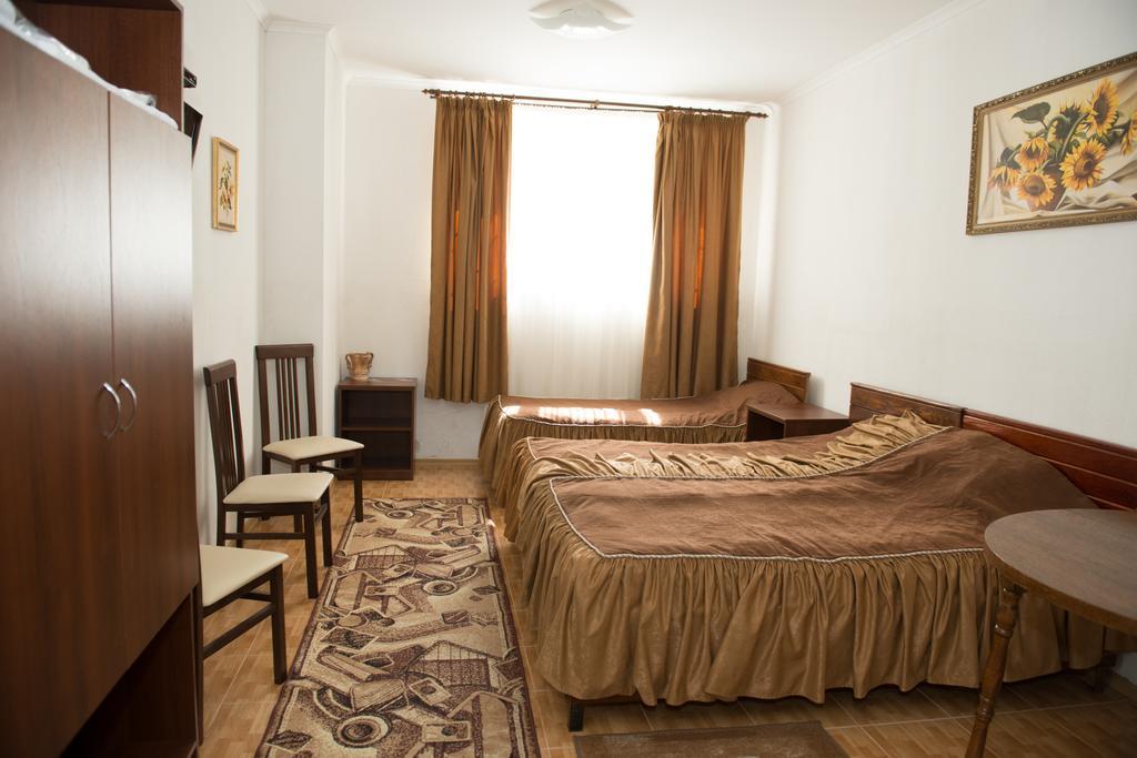 Hotel Acorn Ирпин Стая снимка