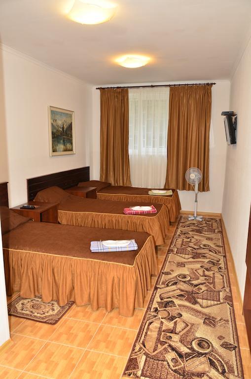 Hotel Acorn Ирпин Стая снимка