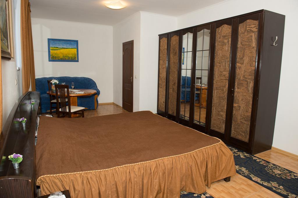 Hotel Acorn Ирпин Стая снимка