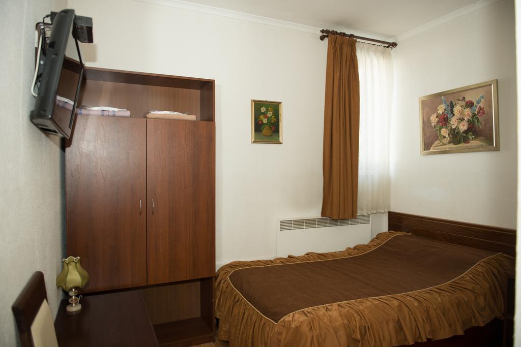 Hotel Acorn Ирпин Стая снимка